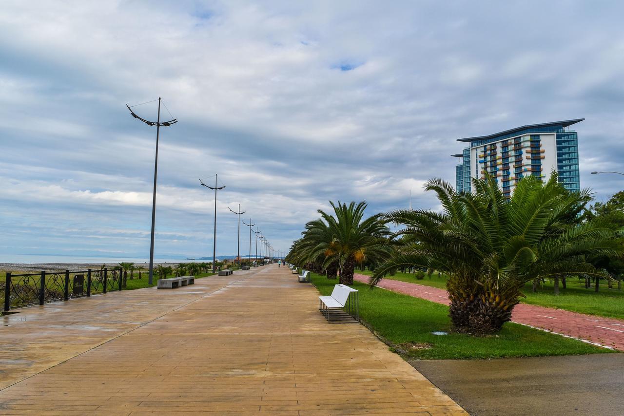 Mar Nero Batumi Bagian luar foto