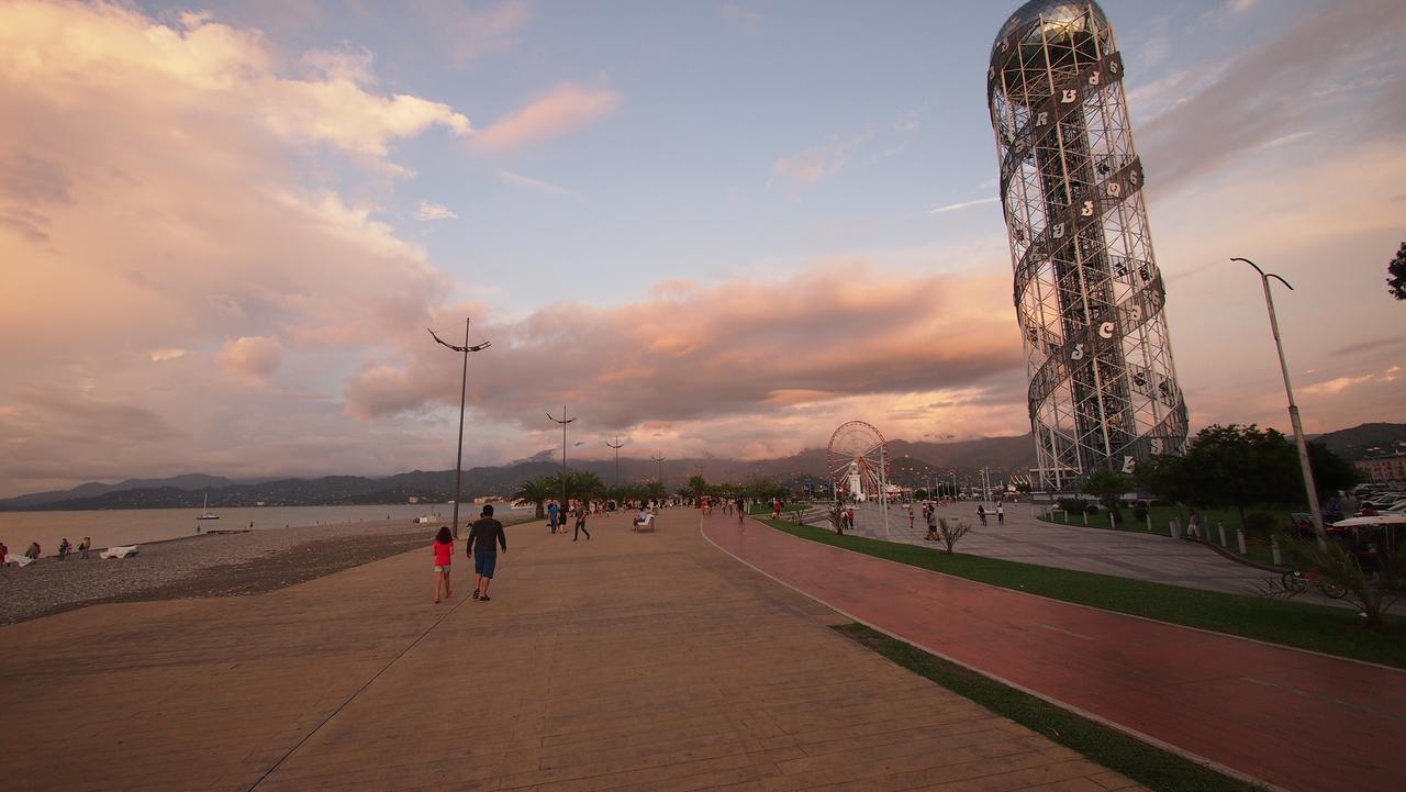 Mar Nero Batumi Bagian luar foto