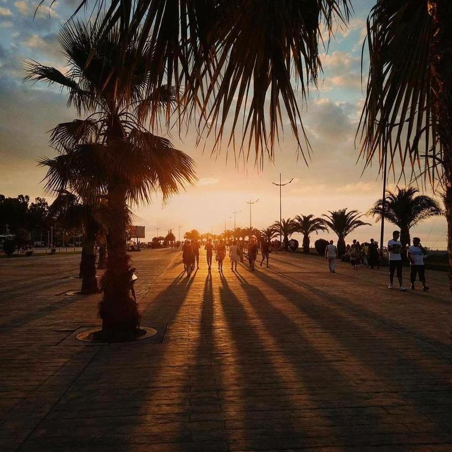 Mar Nero Batumi Bagian luar foto