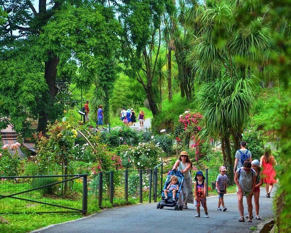 Mar Nero Batumi Bagian luar foto