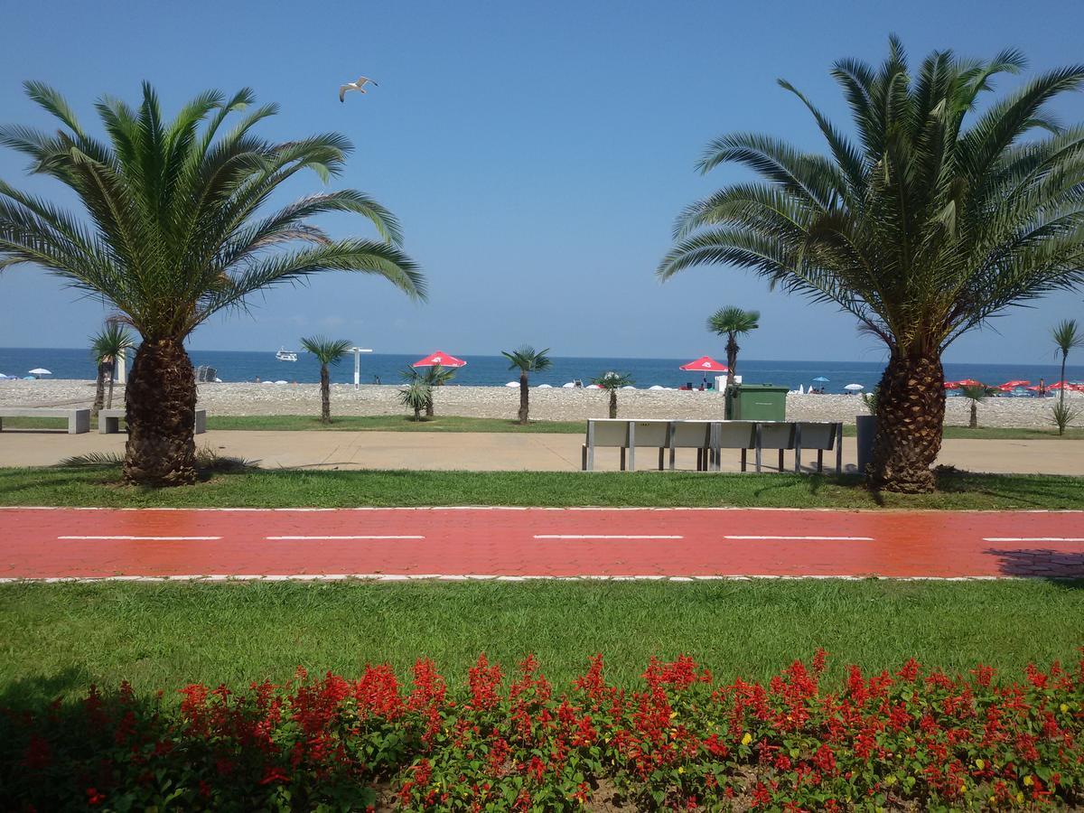 Mar Nero Batumi Bagian luar foto